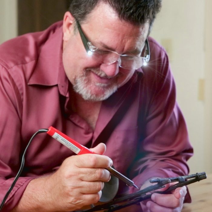 Hands free magnifying glasses